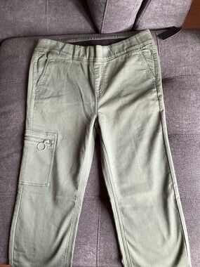 NWT D & CO Adaptive Green Pants Size Medium